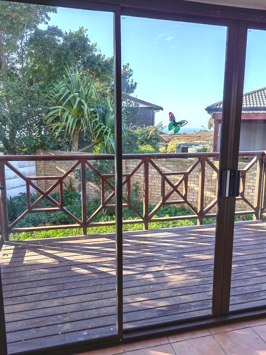 4 Bedroom Property for Sale in Wavecrest Eastern Cape